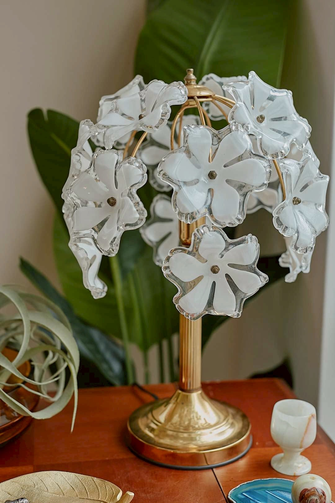 Blooming flower lamp