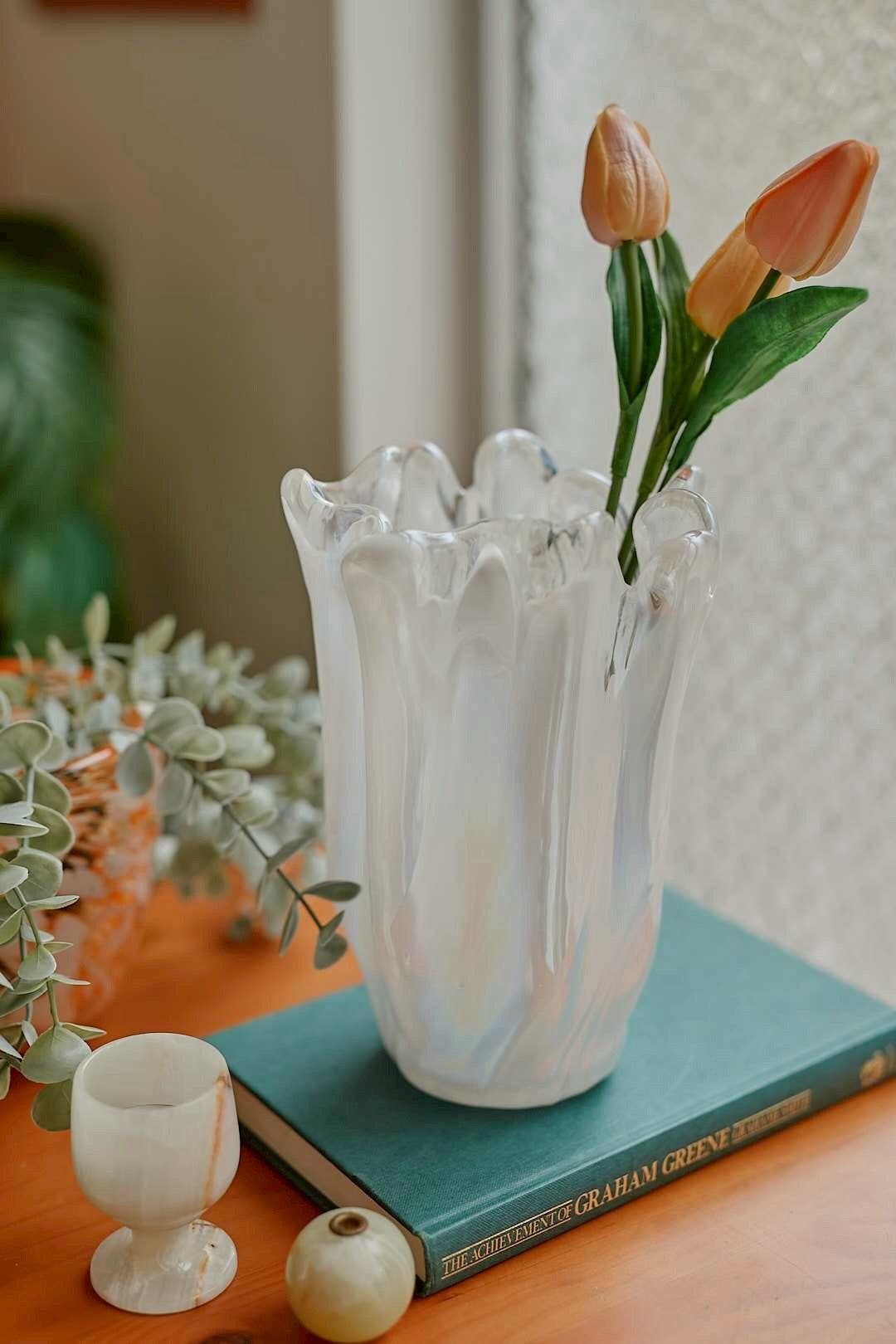 White frill vase