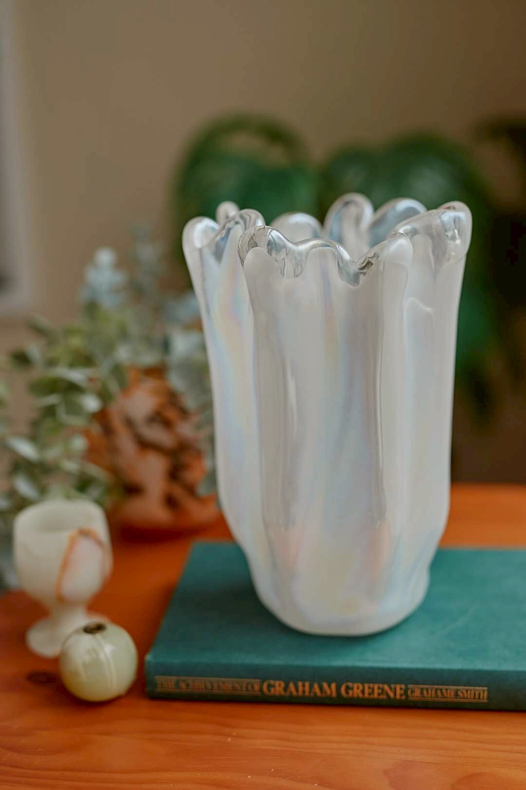 White frill vase