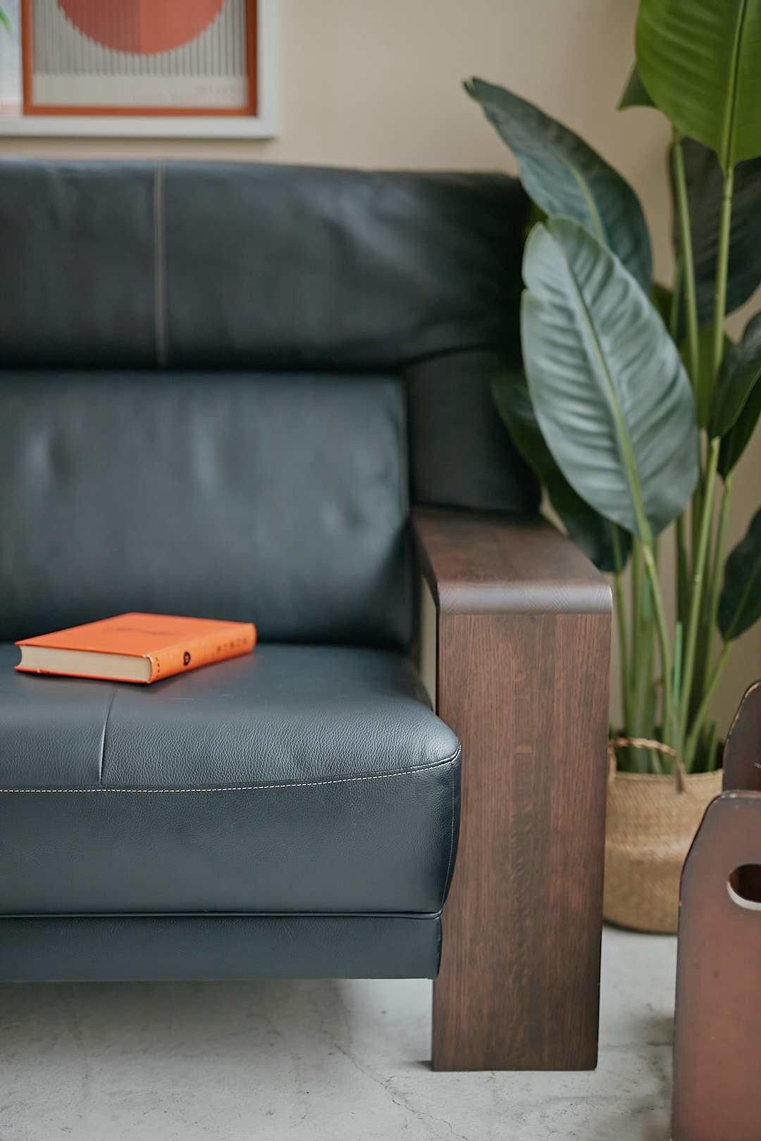 カリモク Solid Leather Frame