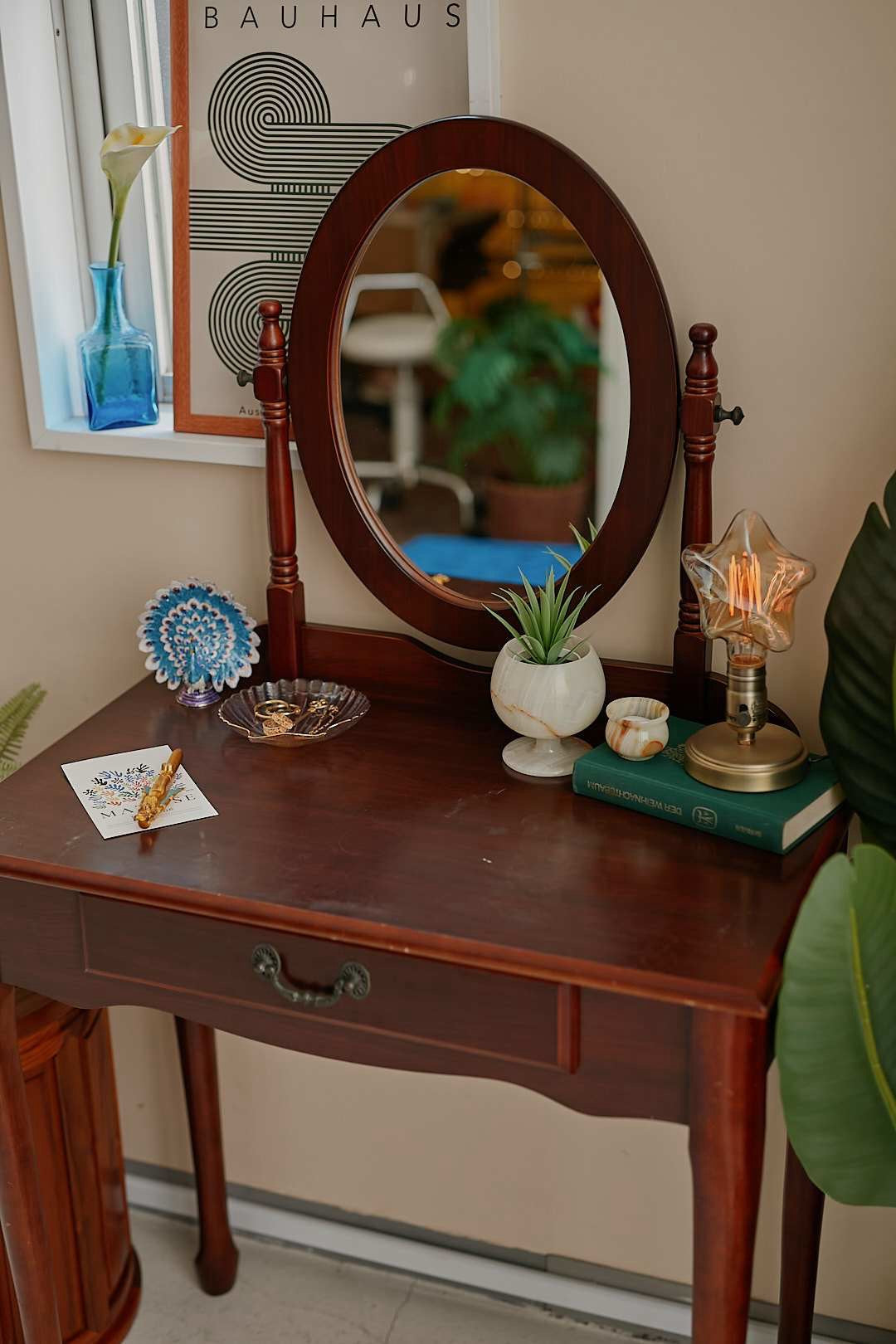 Classical Oval Dresser