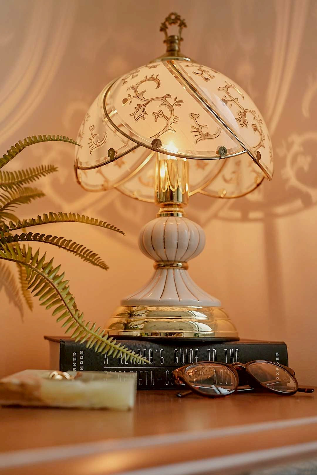 Botanical Shadow Lamp