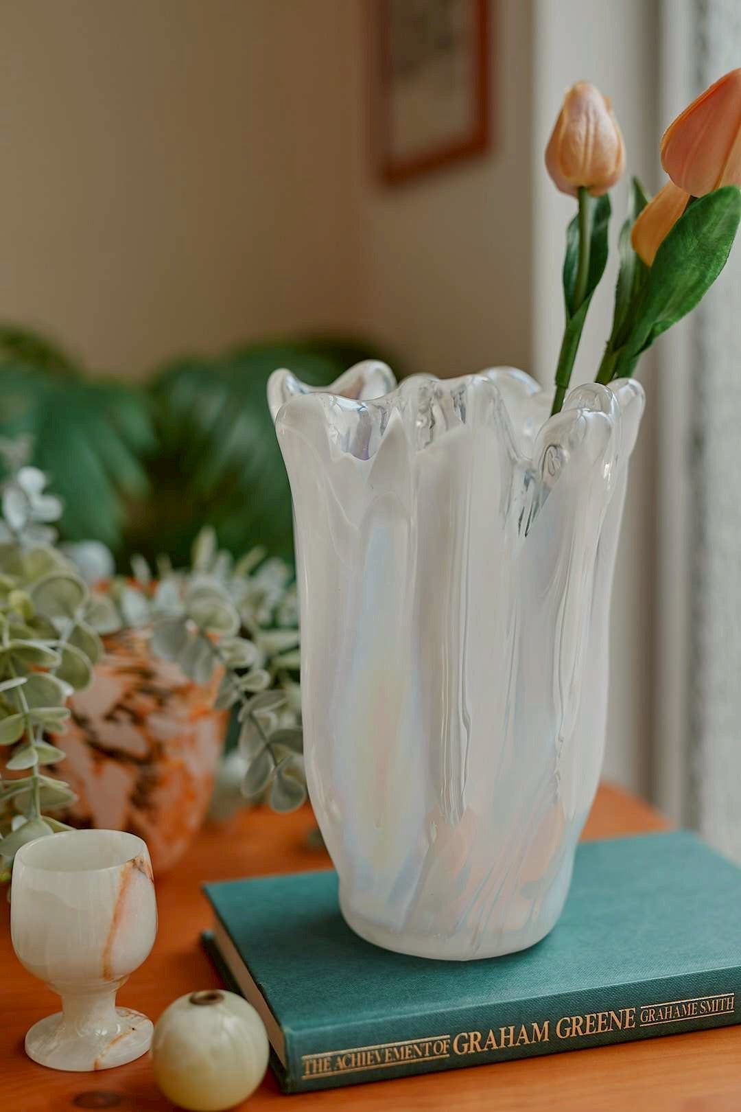 White frill vase