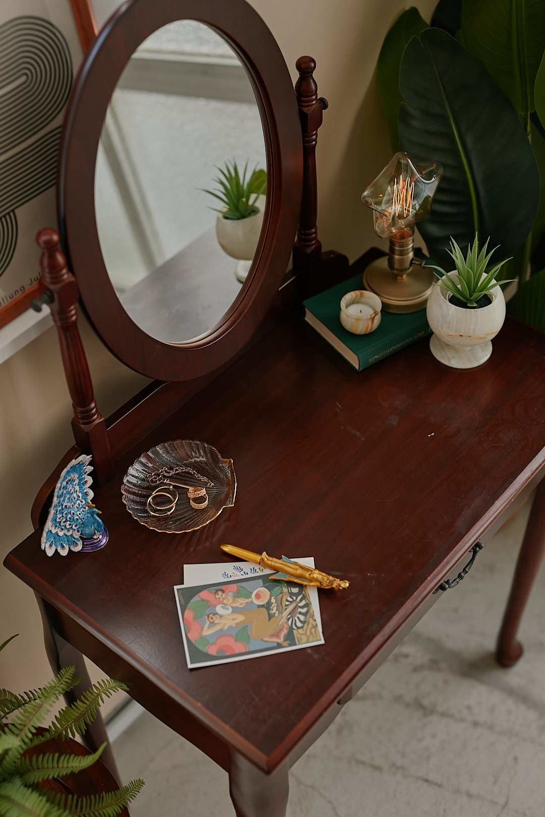 Classical Oval Dresser