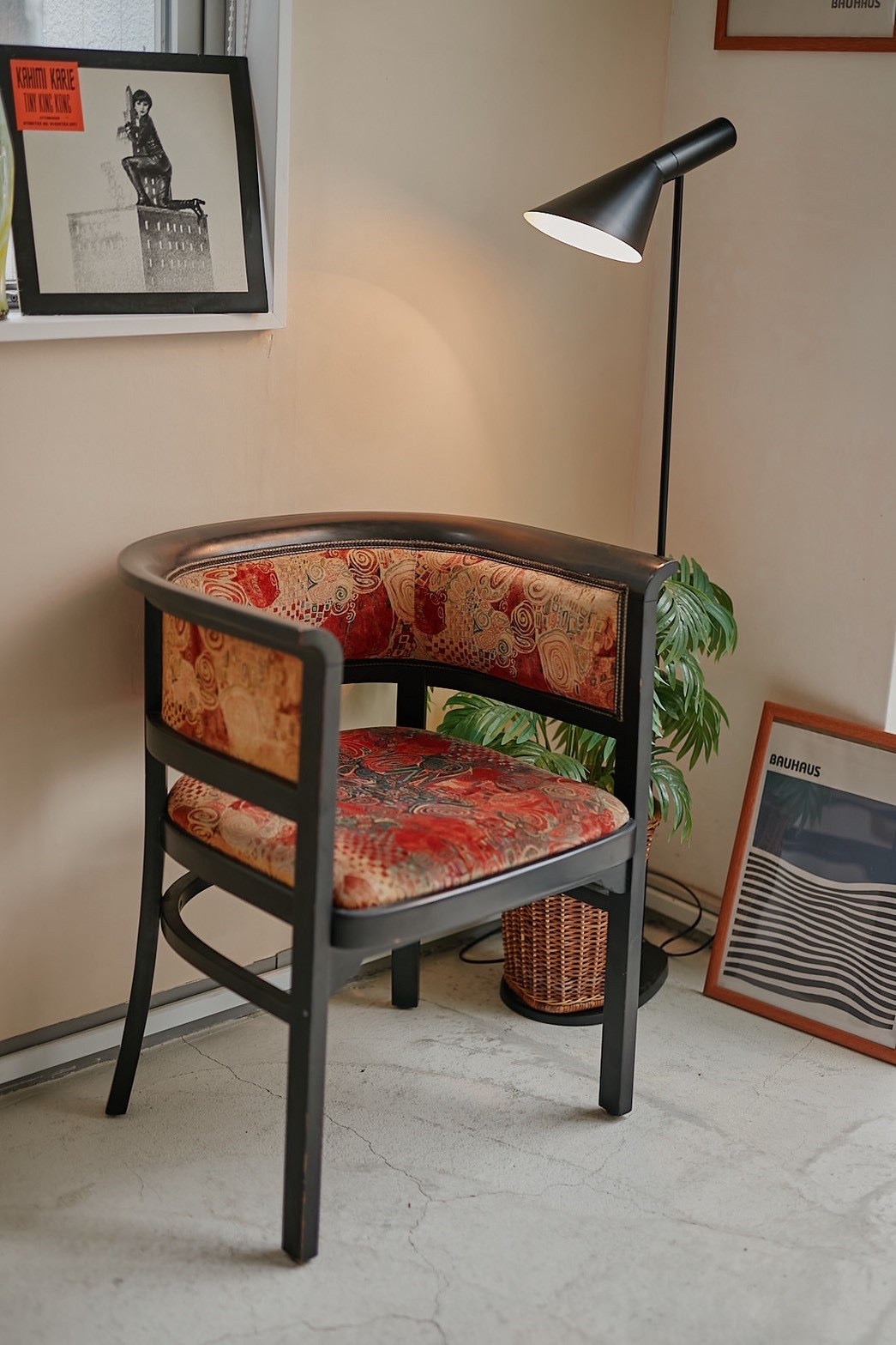 Oriental shingle chair