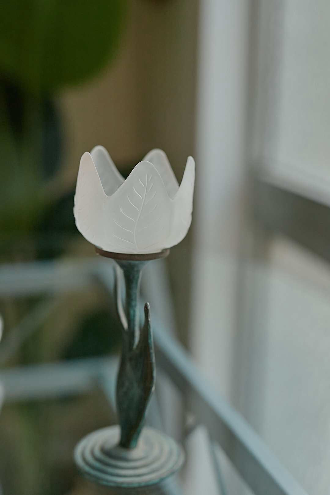 Frost tulip candle holde