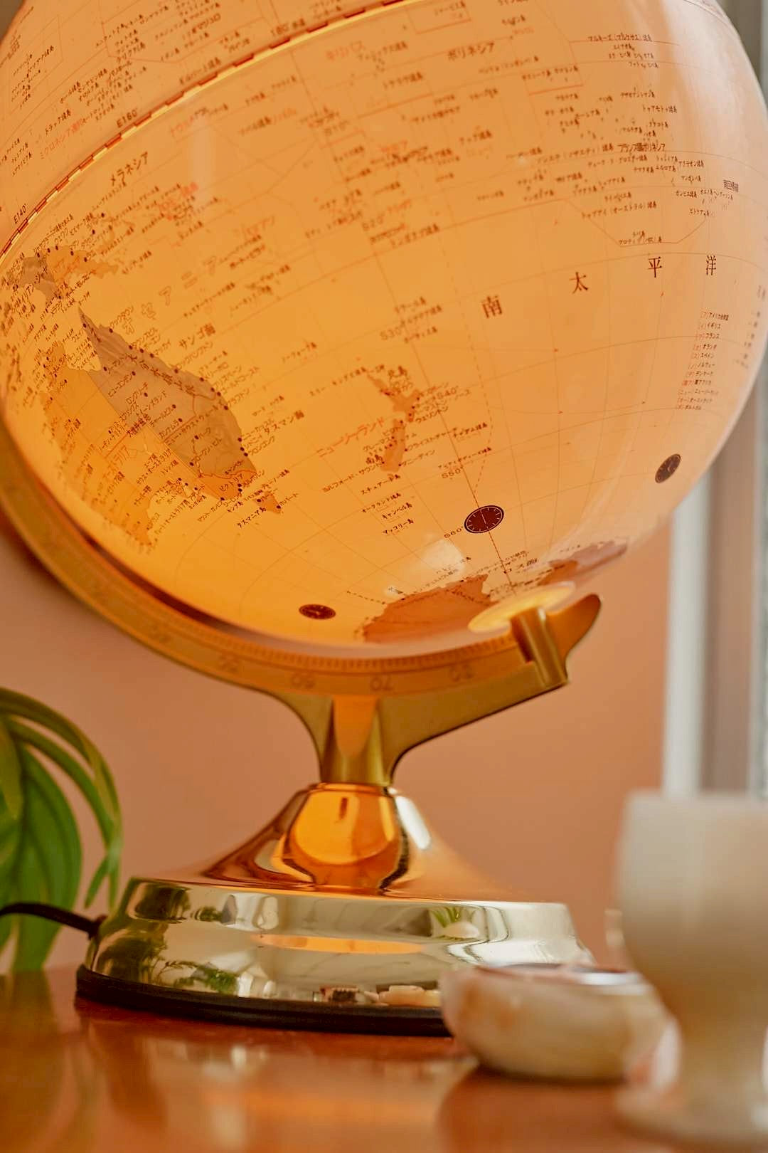 Gold globe lamp