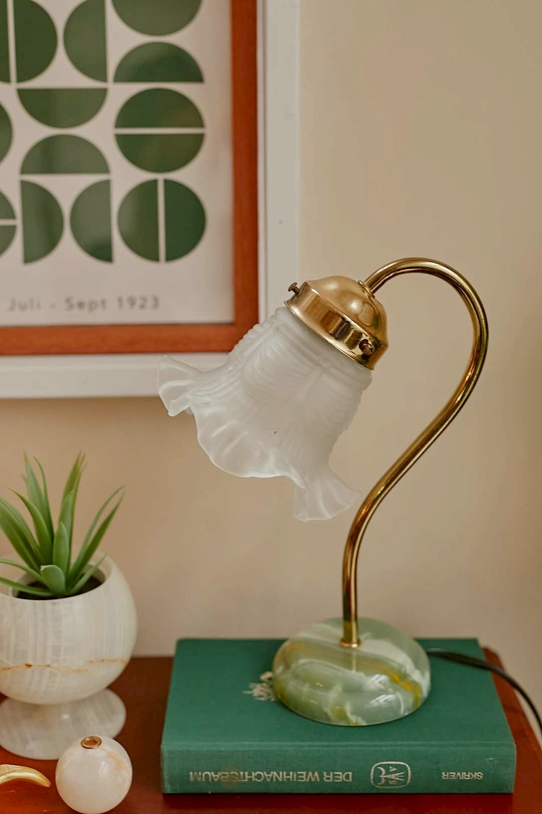 Frill glass table lamp