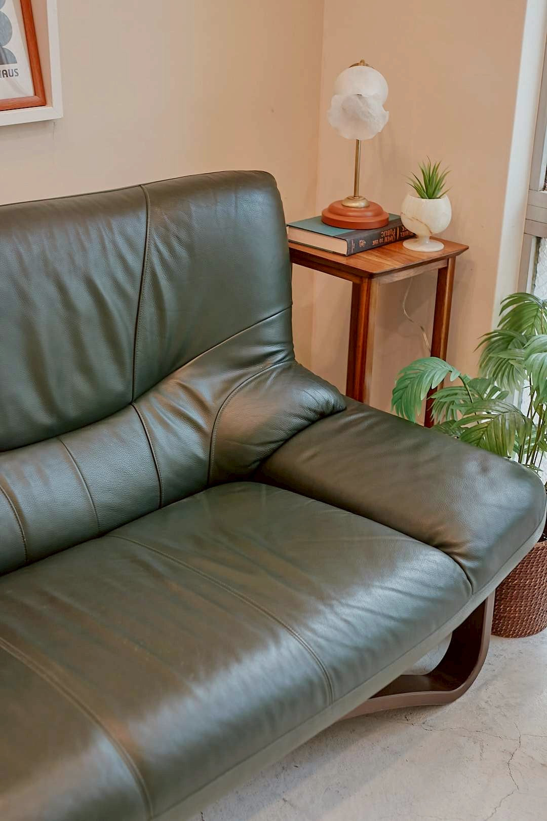 Leather Lounge Sofa & Ottoman