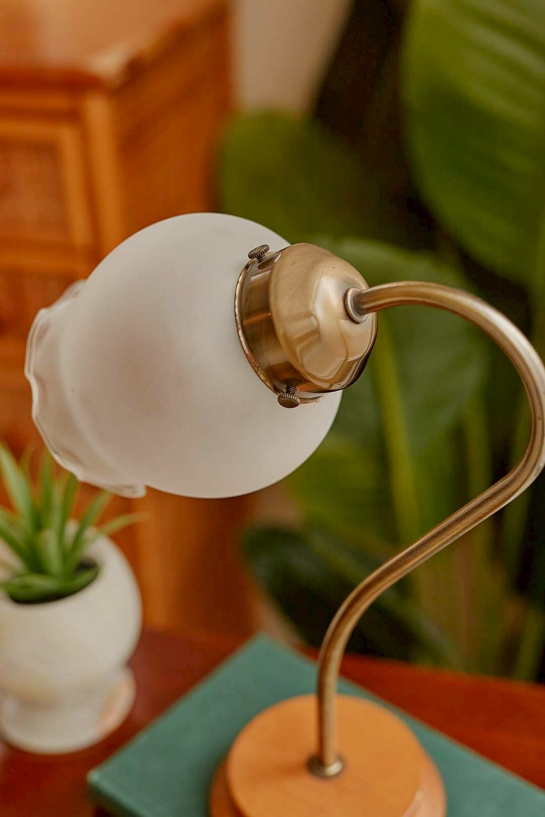 Lily of the valley table lamp