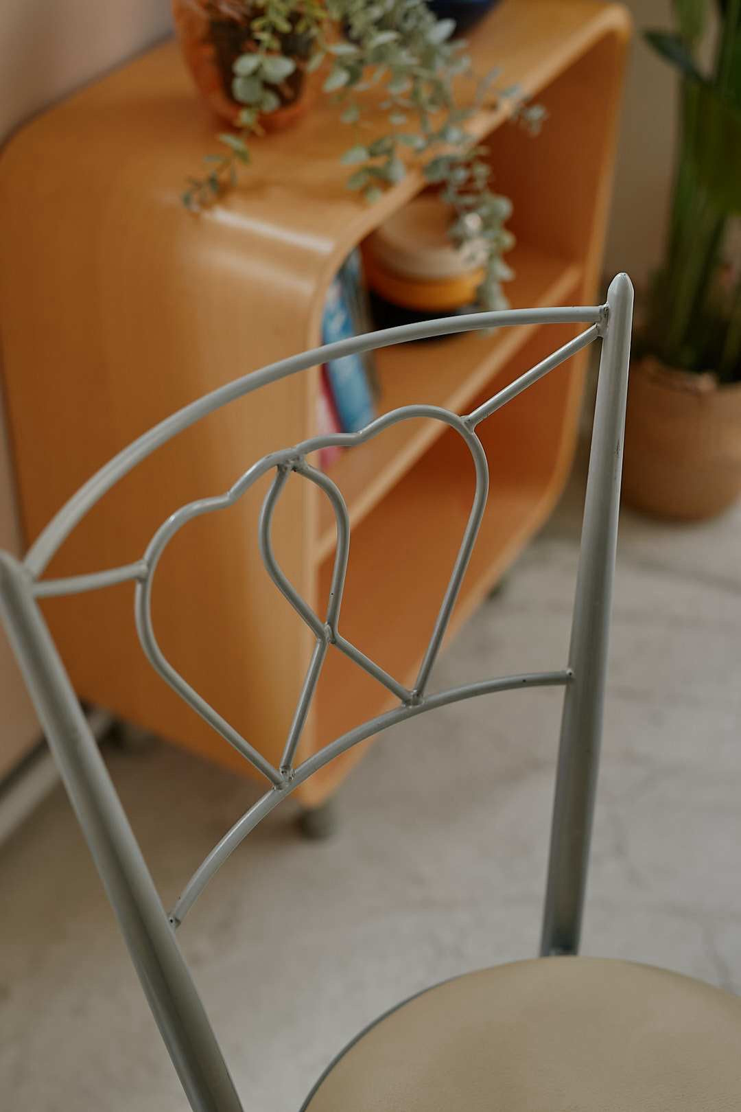 Heart Chair&Oval Glass Table Set
