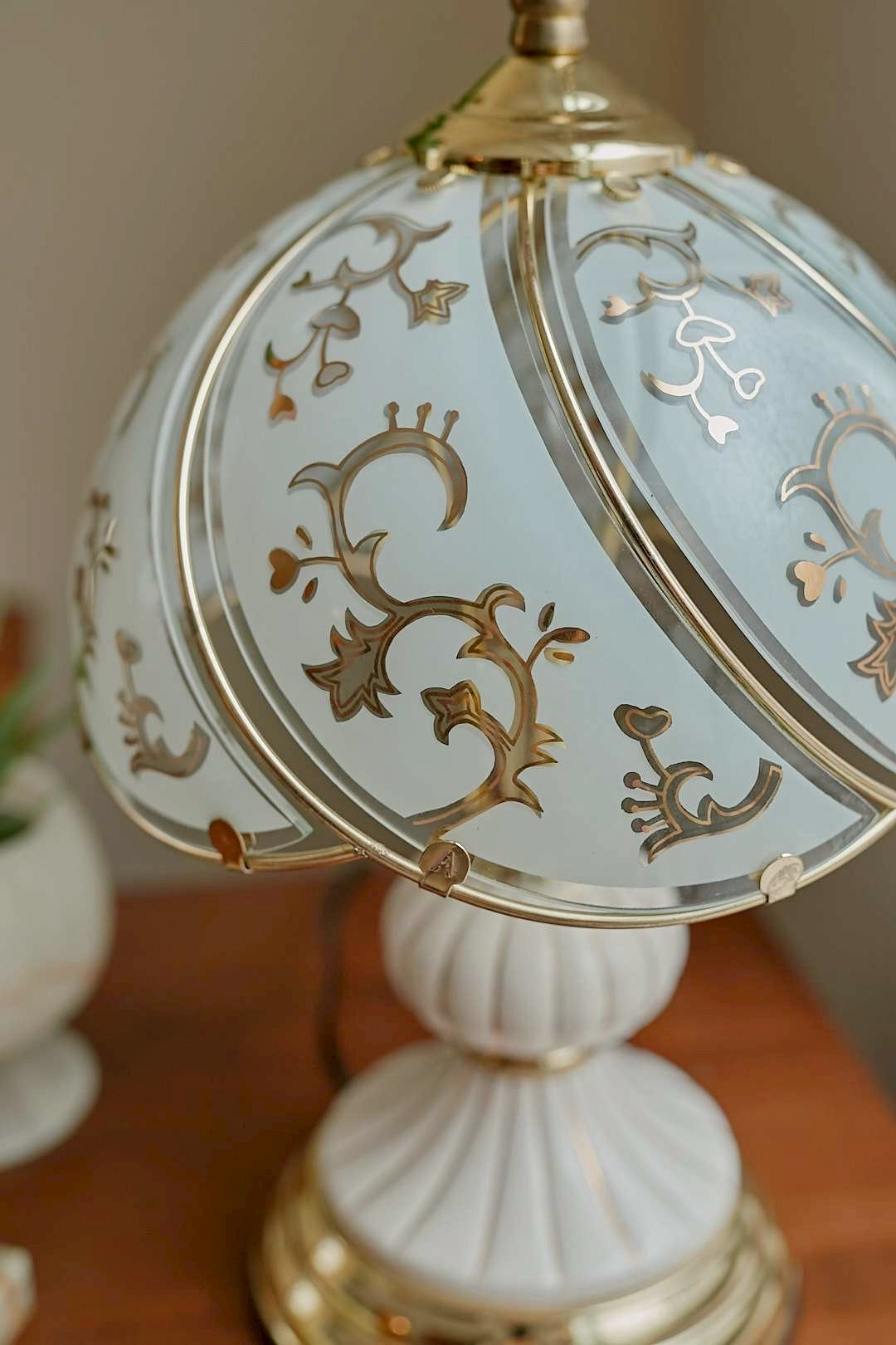 Botanical Shadow Lamp