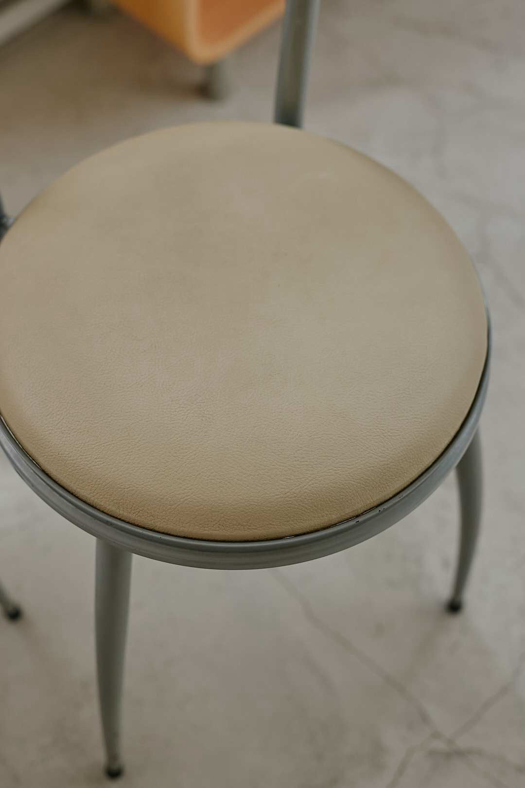 Heart Chair&Oval Glass Table Set