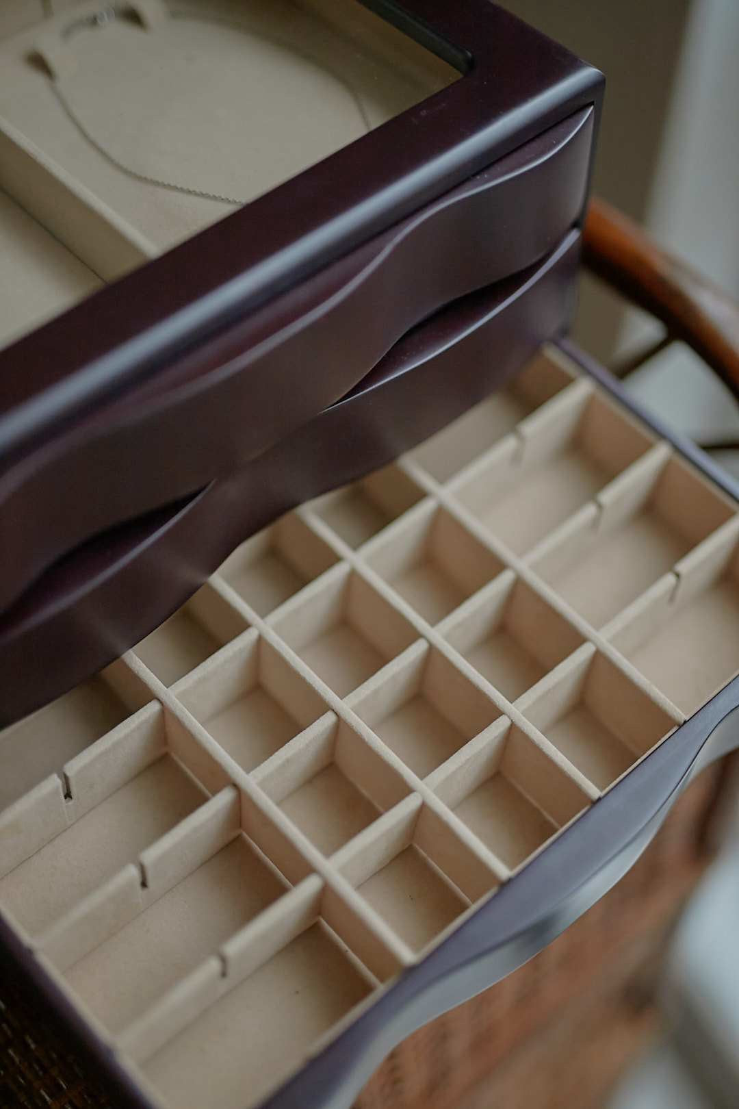 Brown Wave Jewelry Chest
