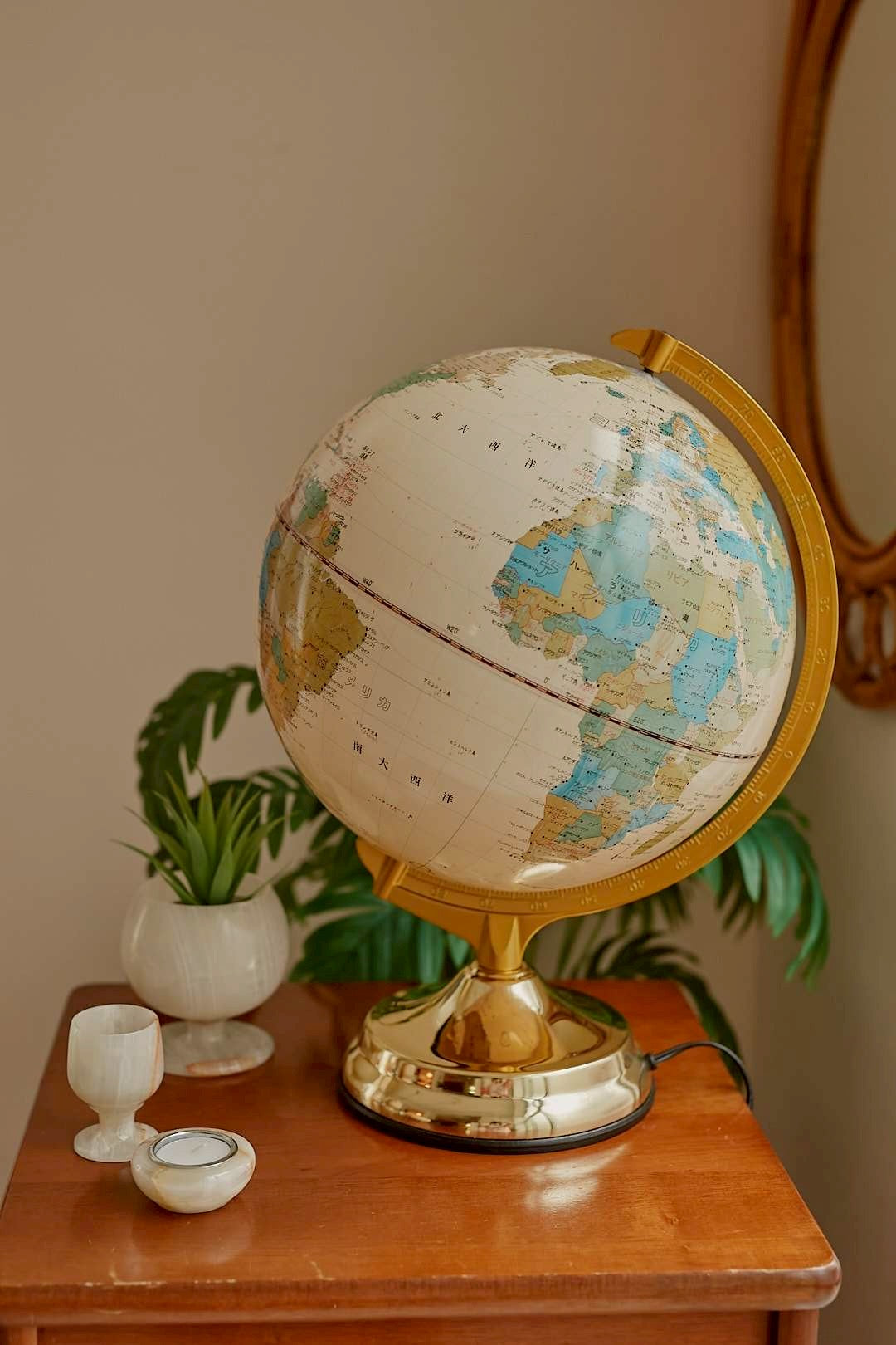 Gold globe lamp