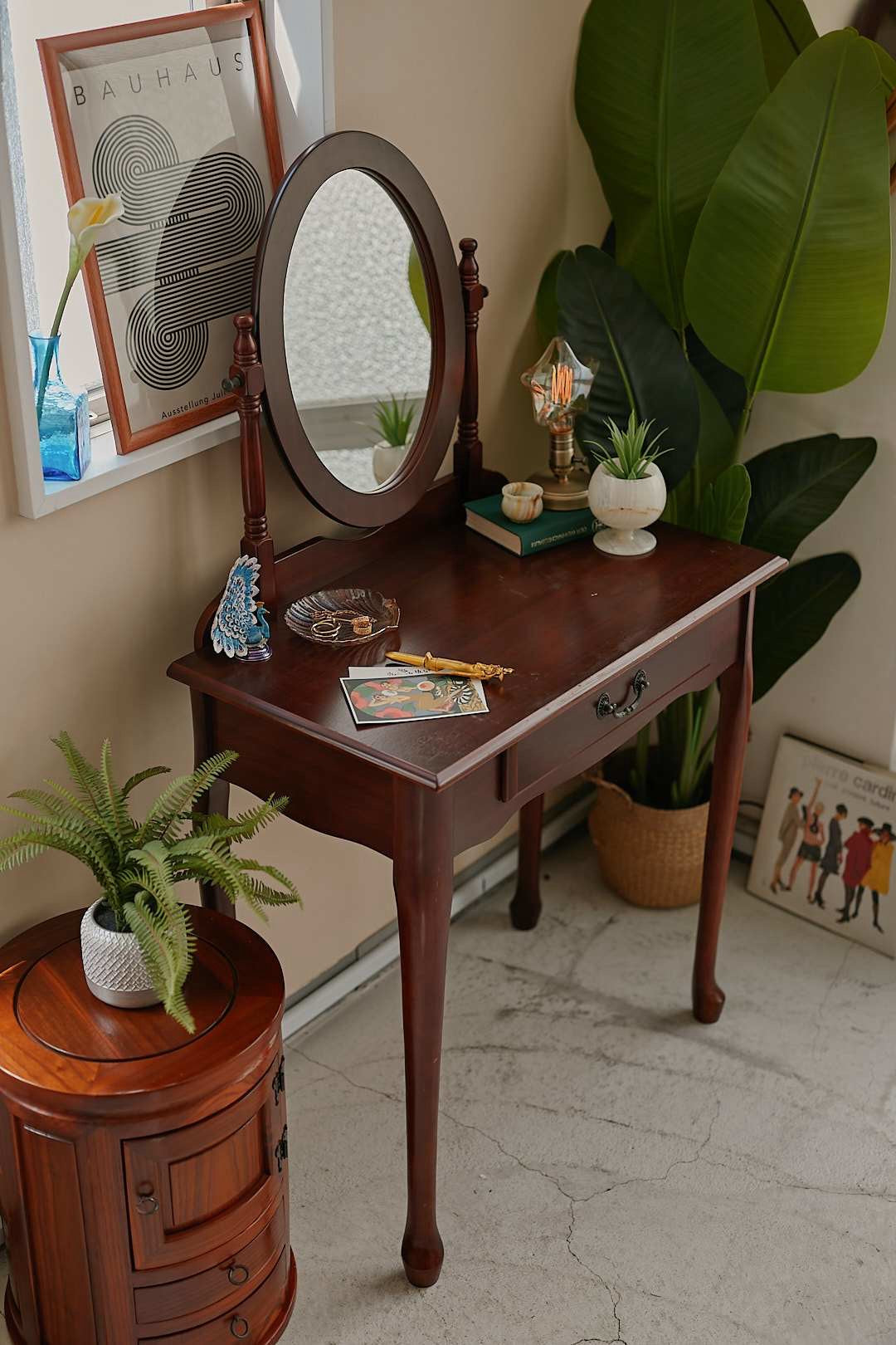 Classical Oval Dresser