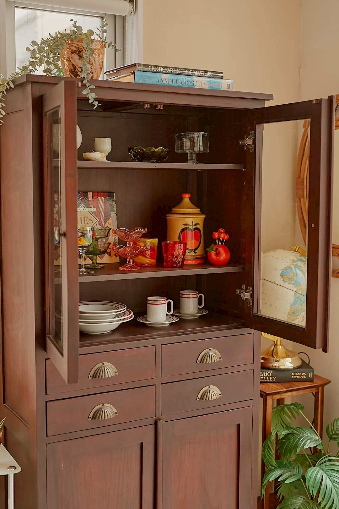 Shell handle glass cabinet