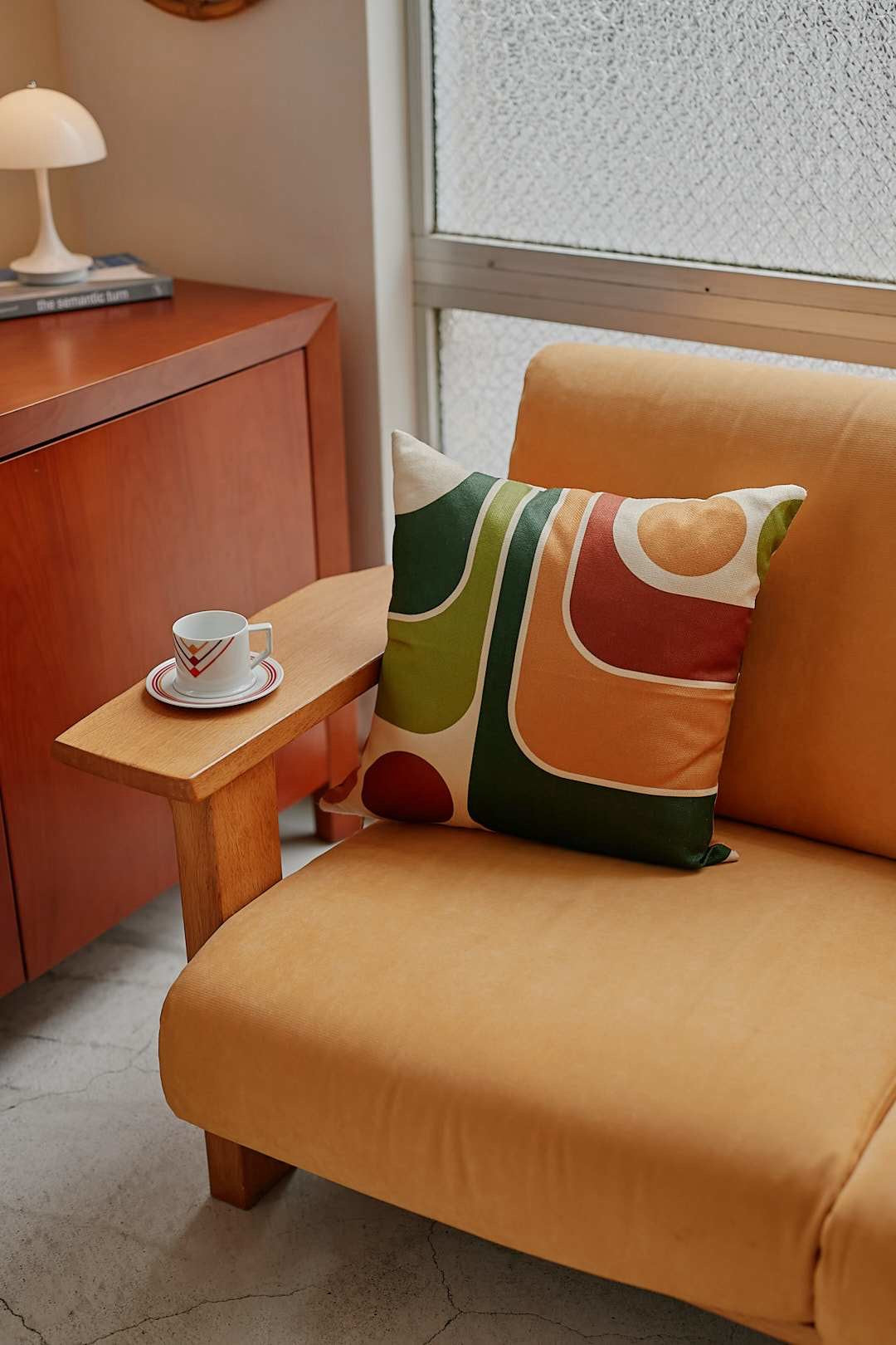 柏木工 Yellow Fabric & Oak Flame Sofa