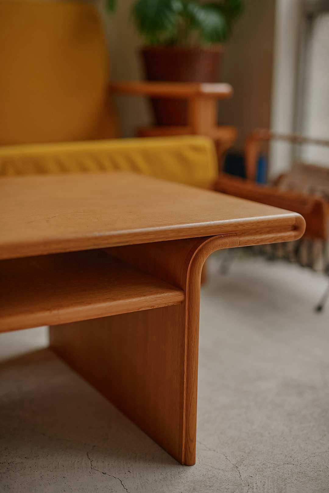 Round Edge Low Table
