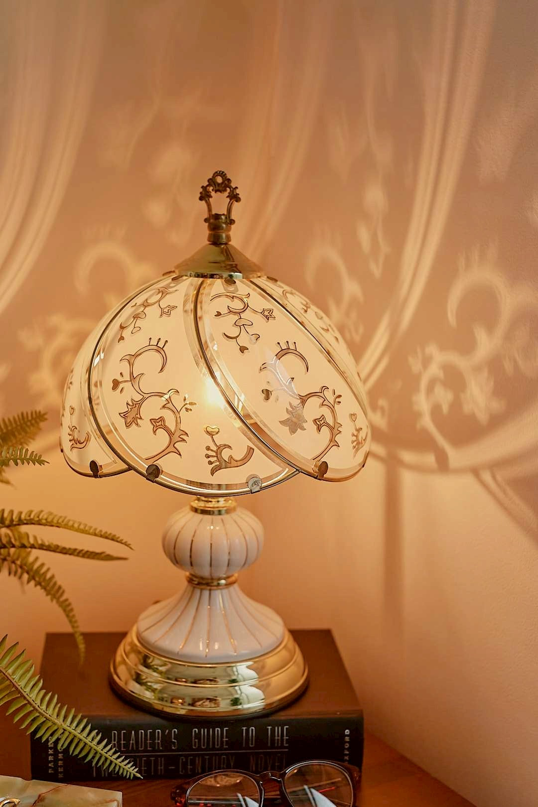 Botanical Shadow Lamp