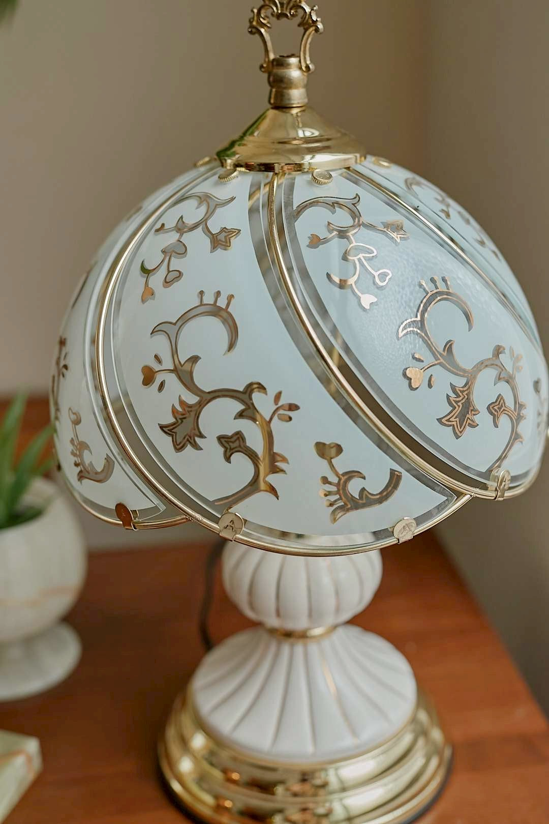 Botanical Shadow Lamp