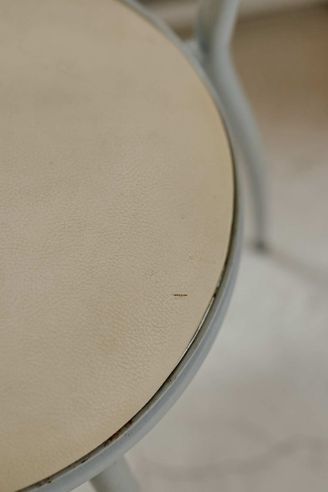Heart Chair&Oval Glass Table Set