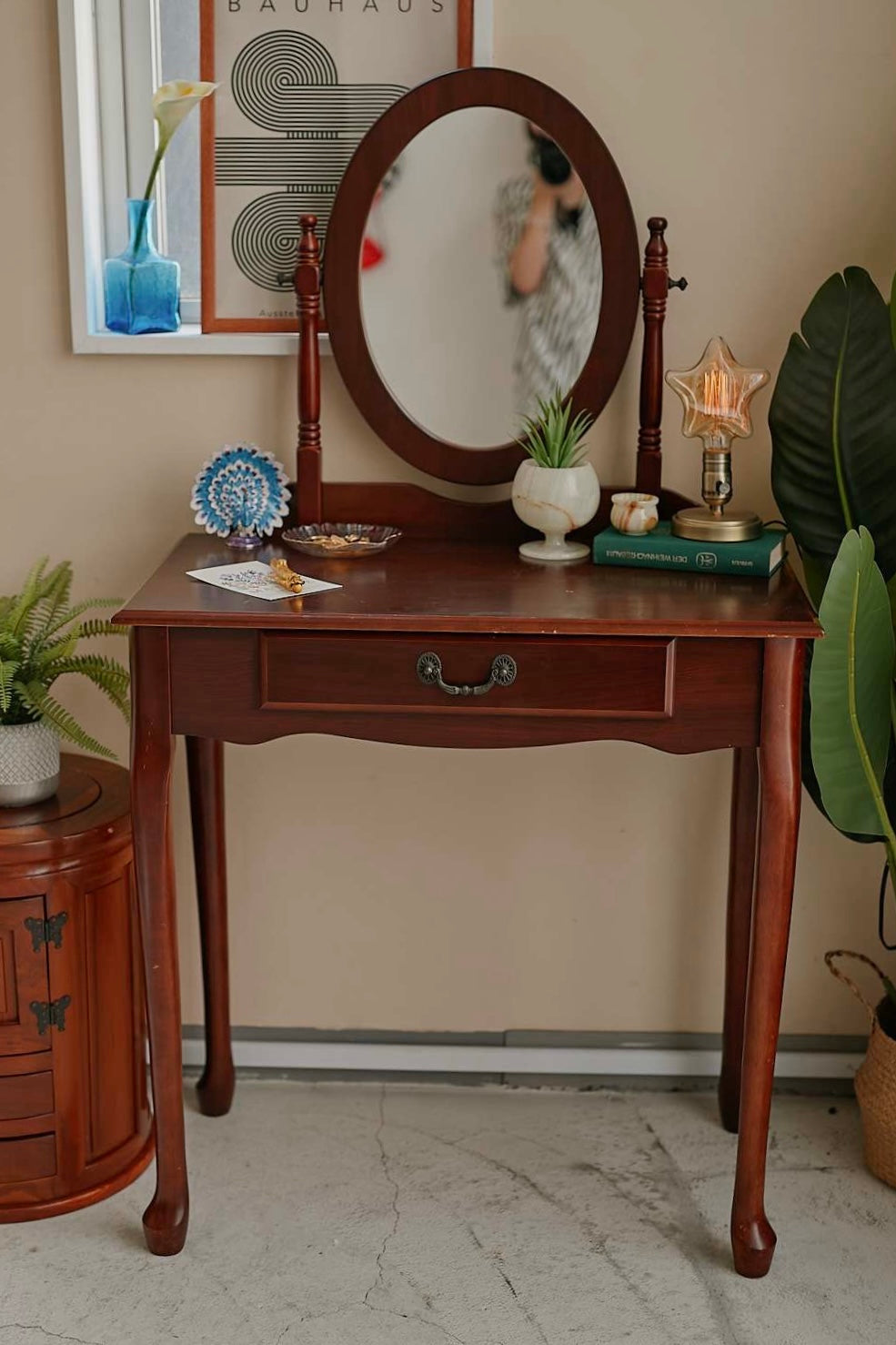 Classical Oval Dresser