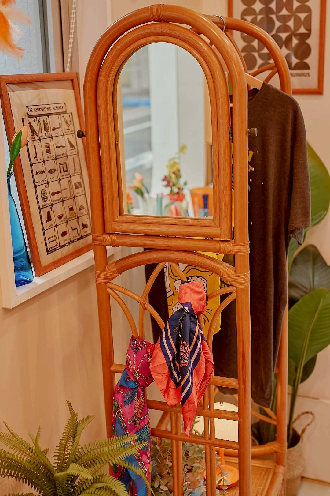 Rattan Mirror hanger rack