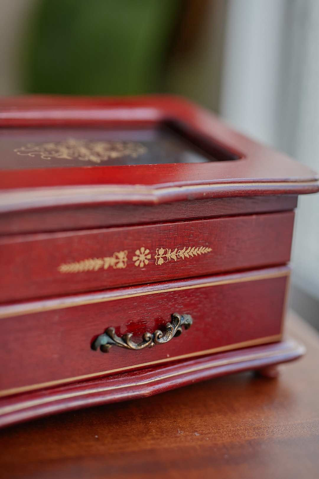 Rouge Velvet Jewelry Case