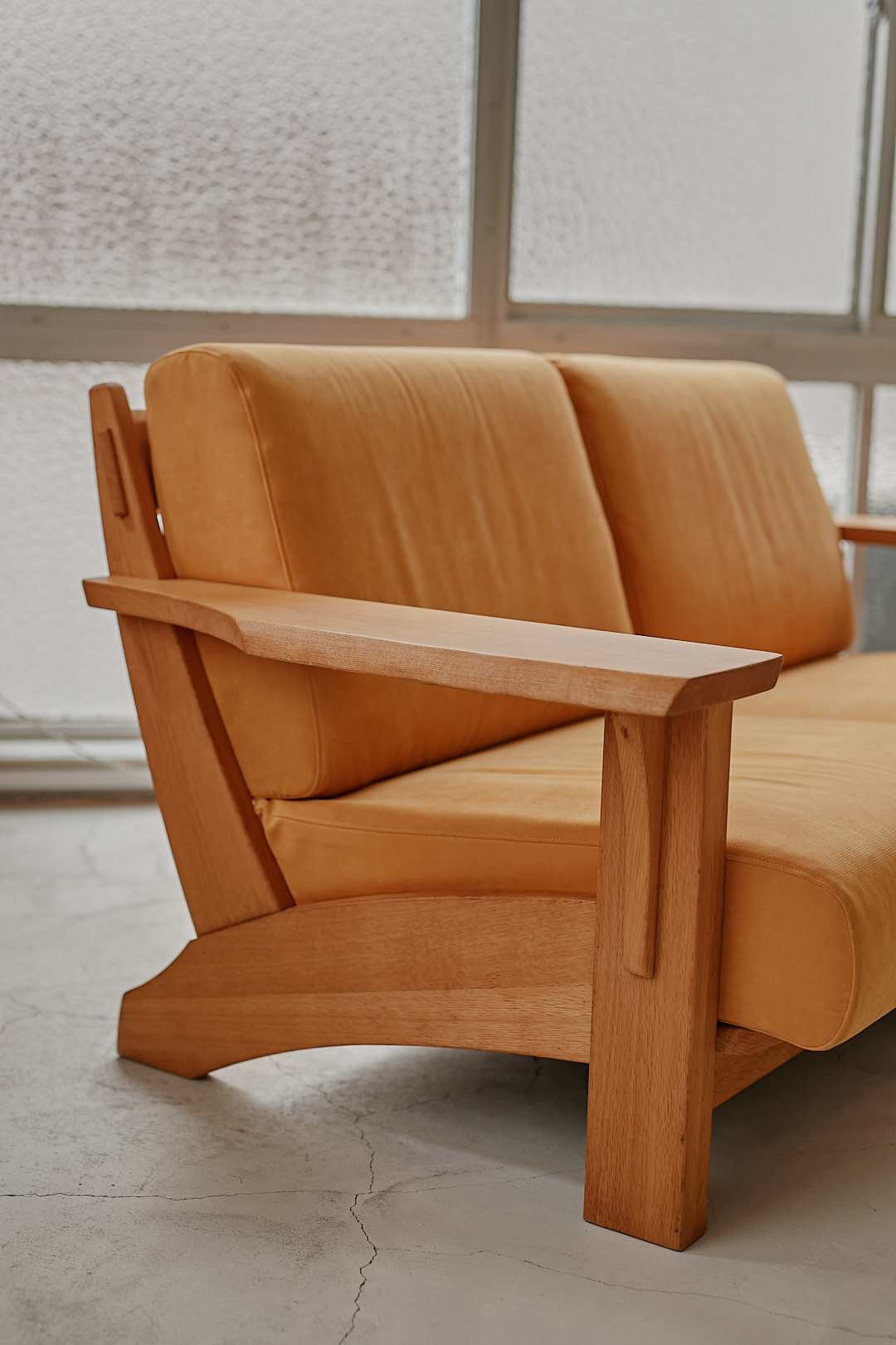 柏木工 Yellow Fabric & Oak Flame Sofa