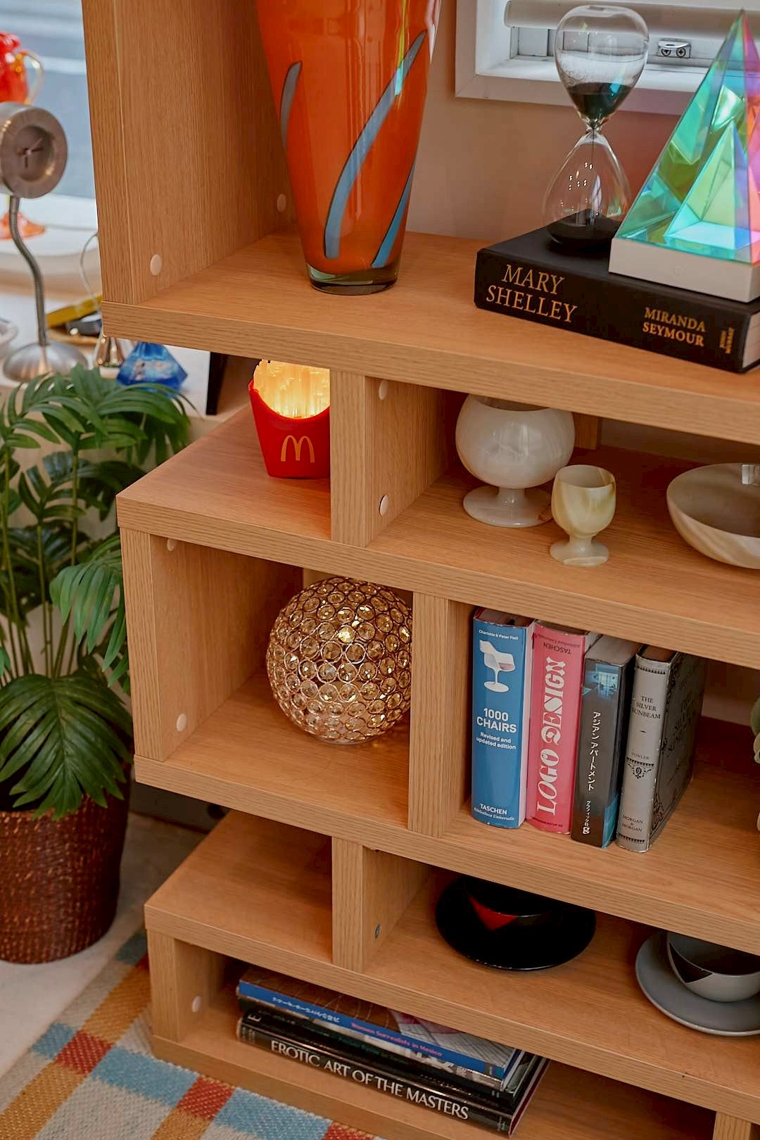 Step design open shelf