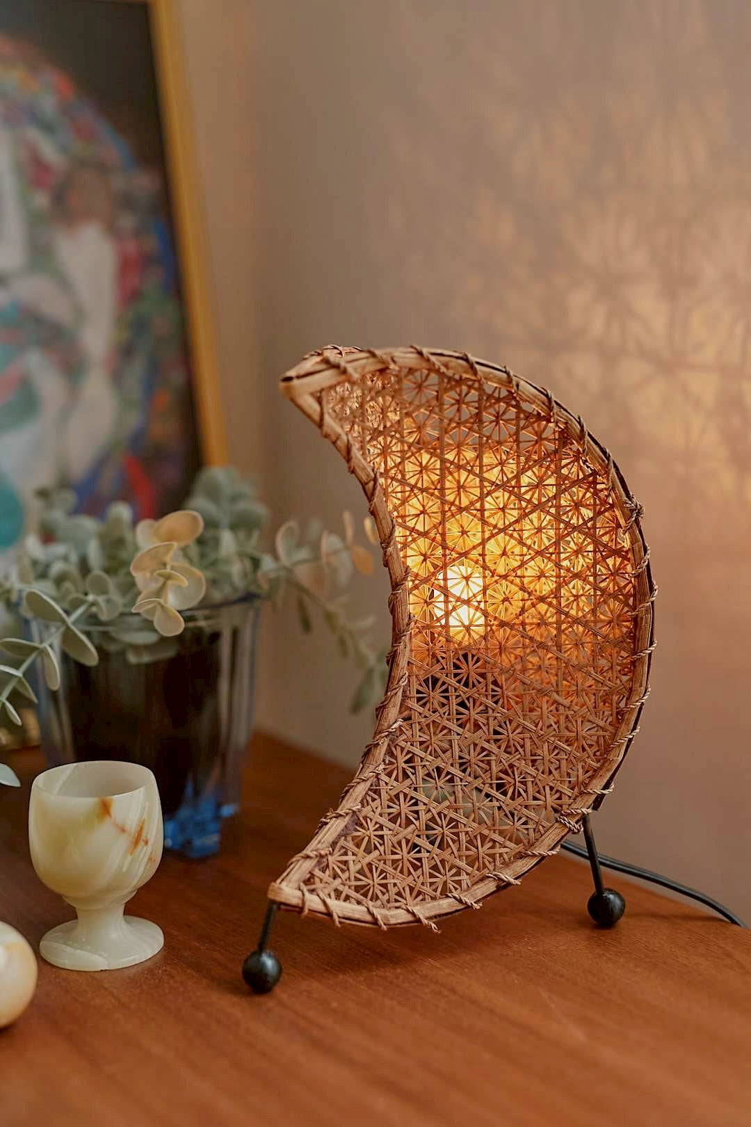 Rattan crescent lamp