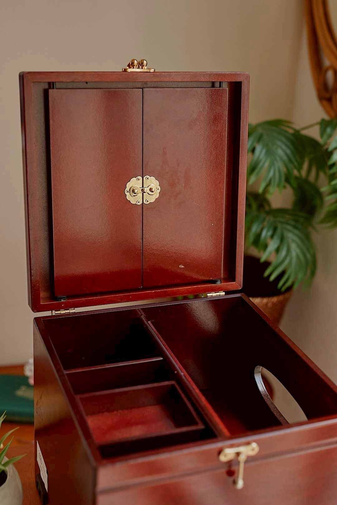Wood dresser cosmetic box