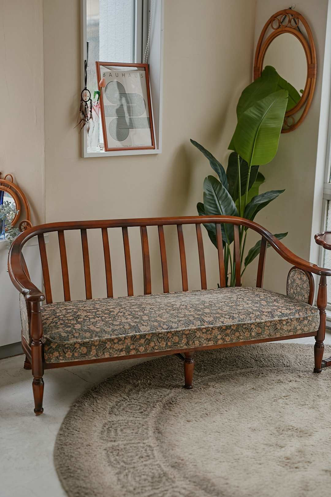 カリモク Floral Wood Frame Sofa