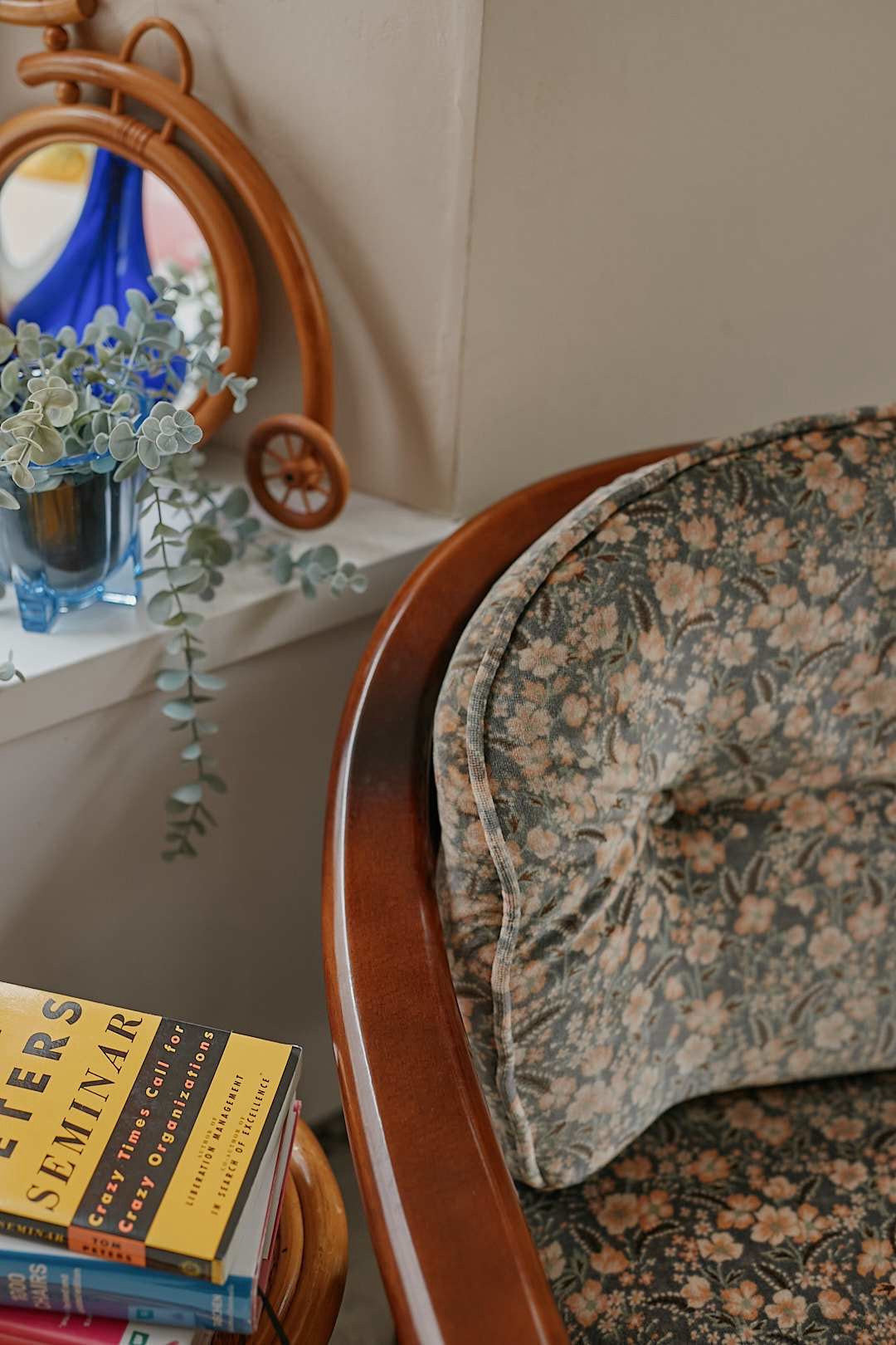 カリモク Floral Wood Frame Sofa