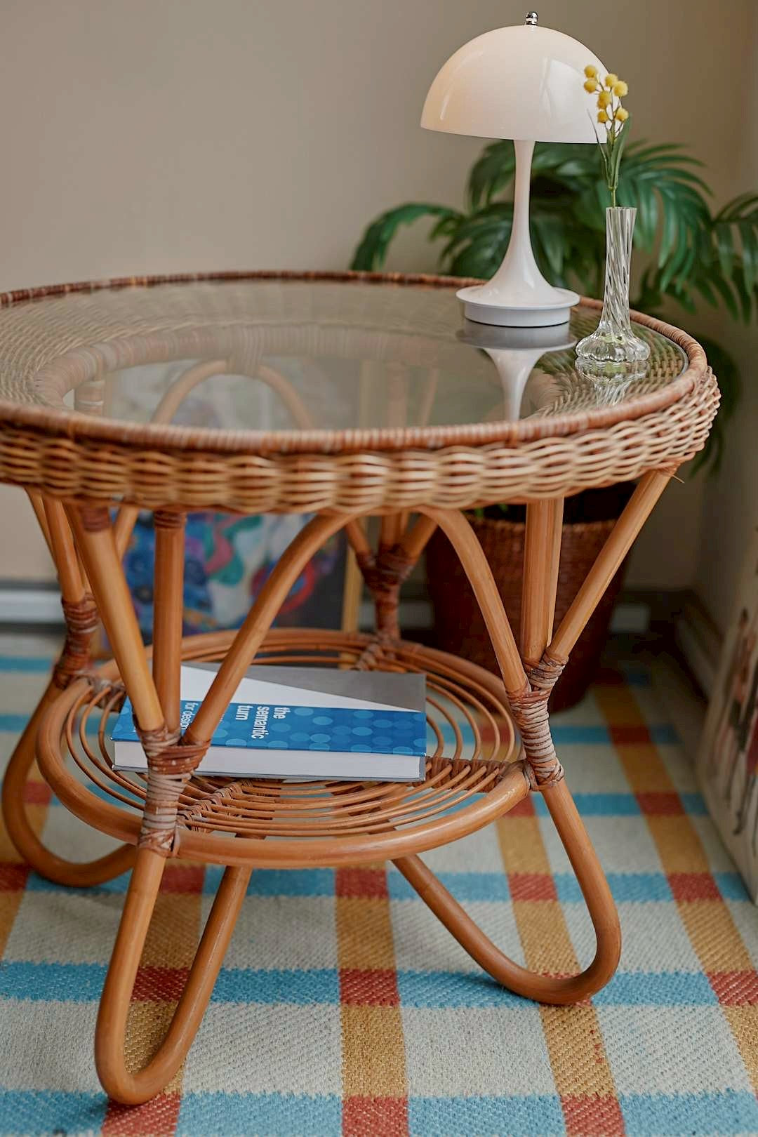 Rattan circle glass table