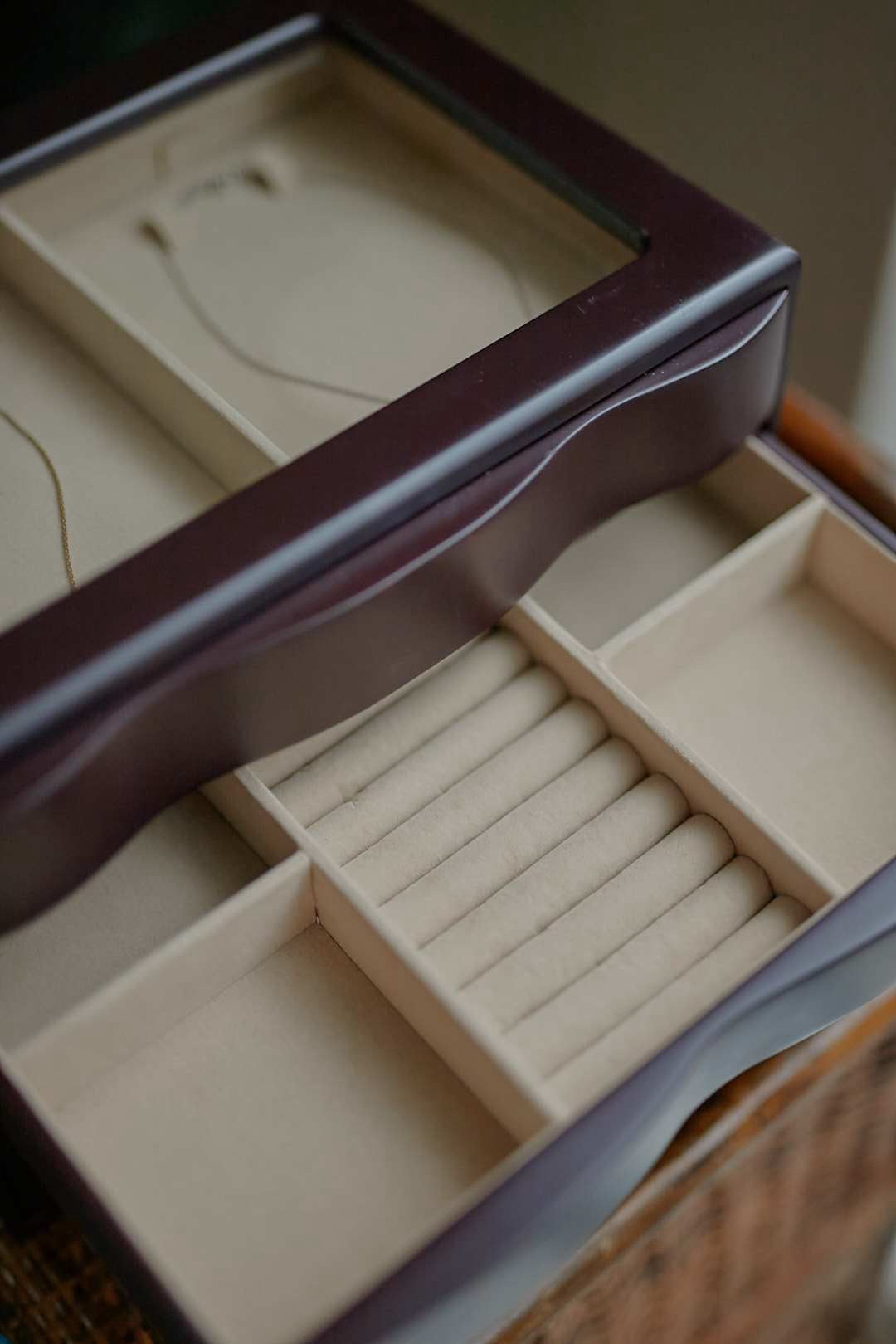 Brown Wave Jewelry Chest