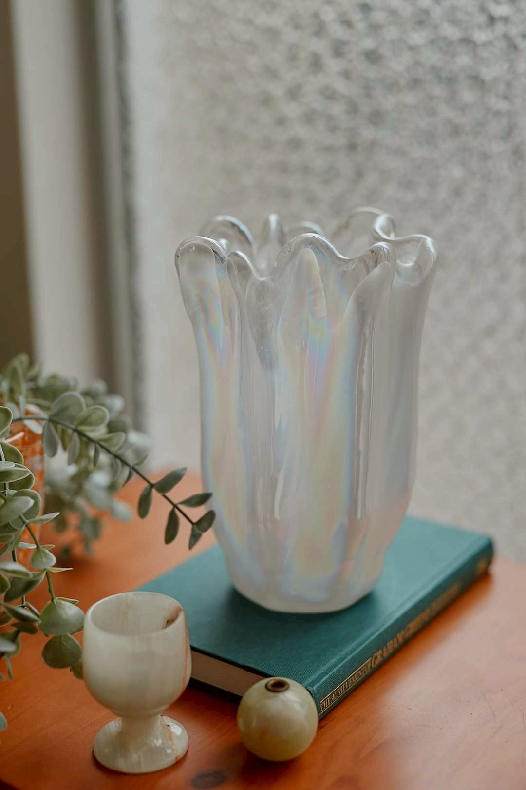 White frill vase