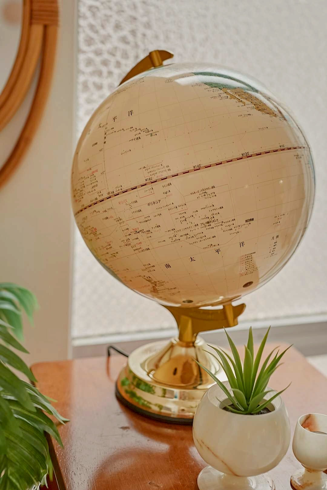 Gold globe lamp