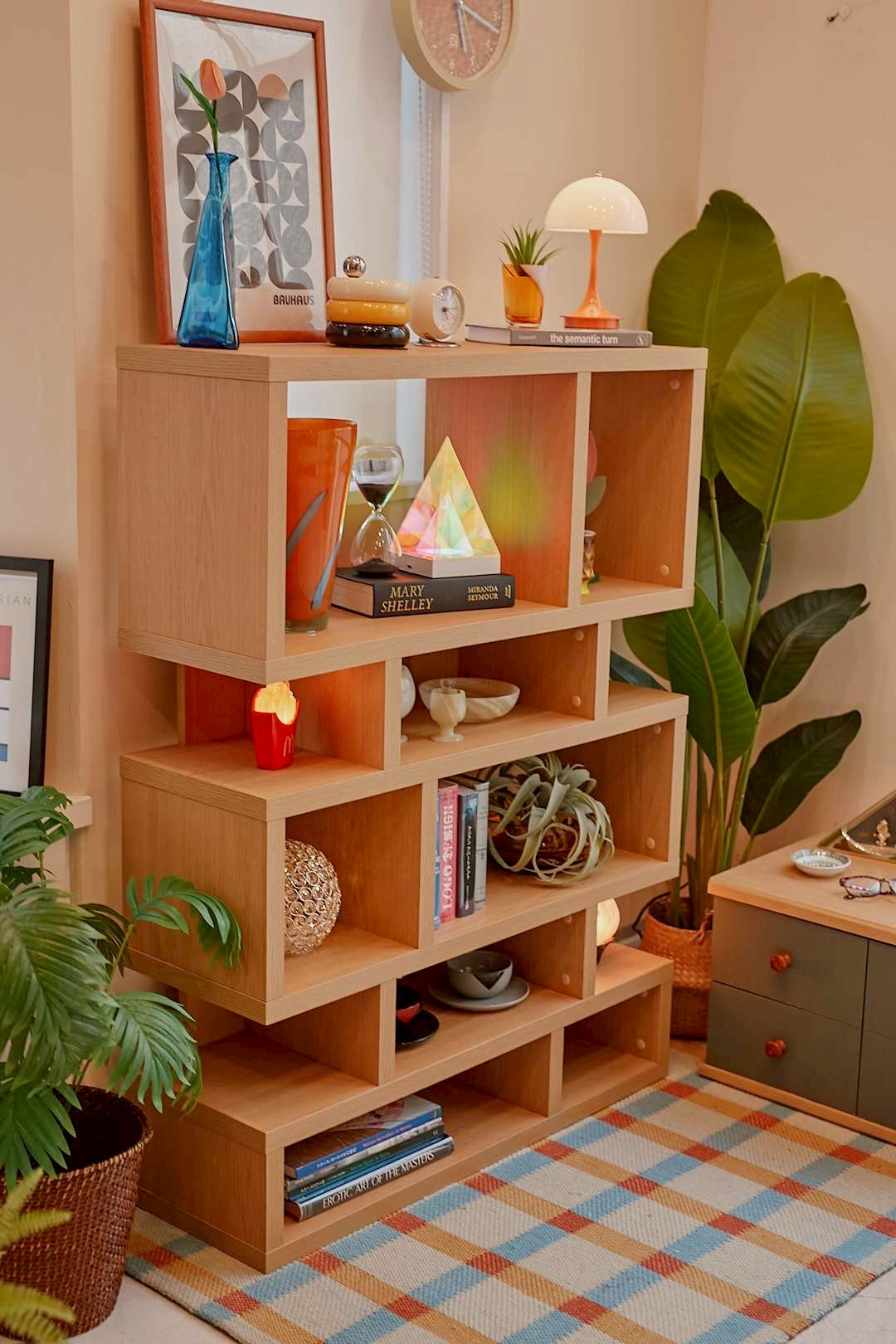 Step design open shelf