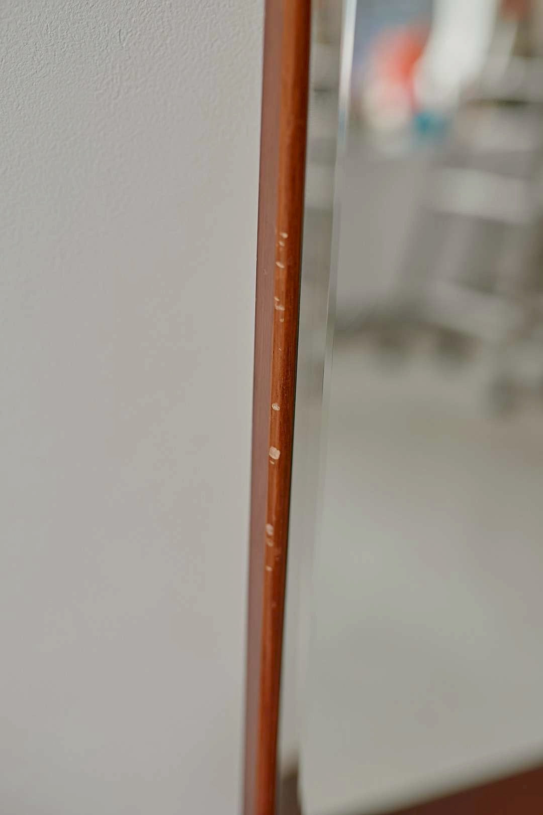 Silent Frame Mirror