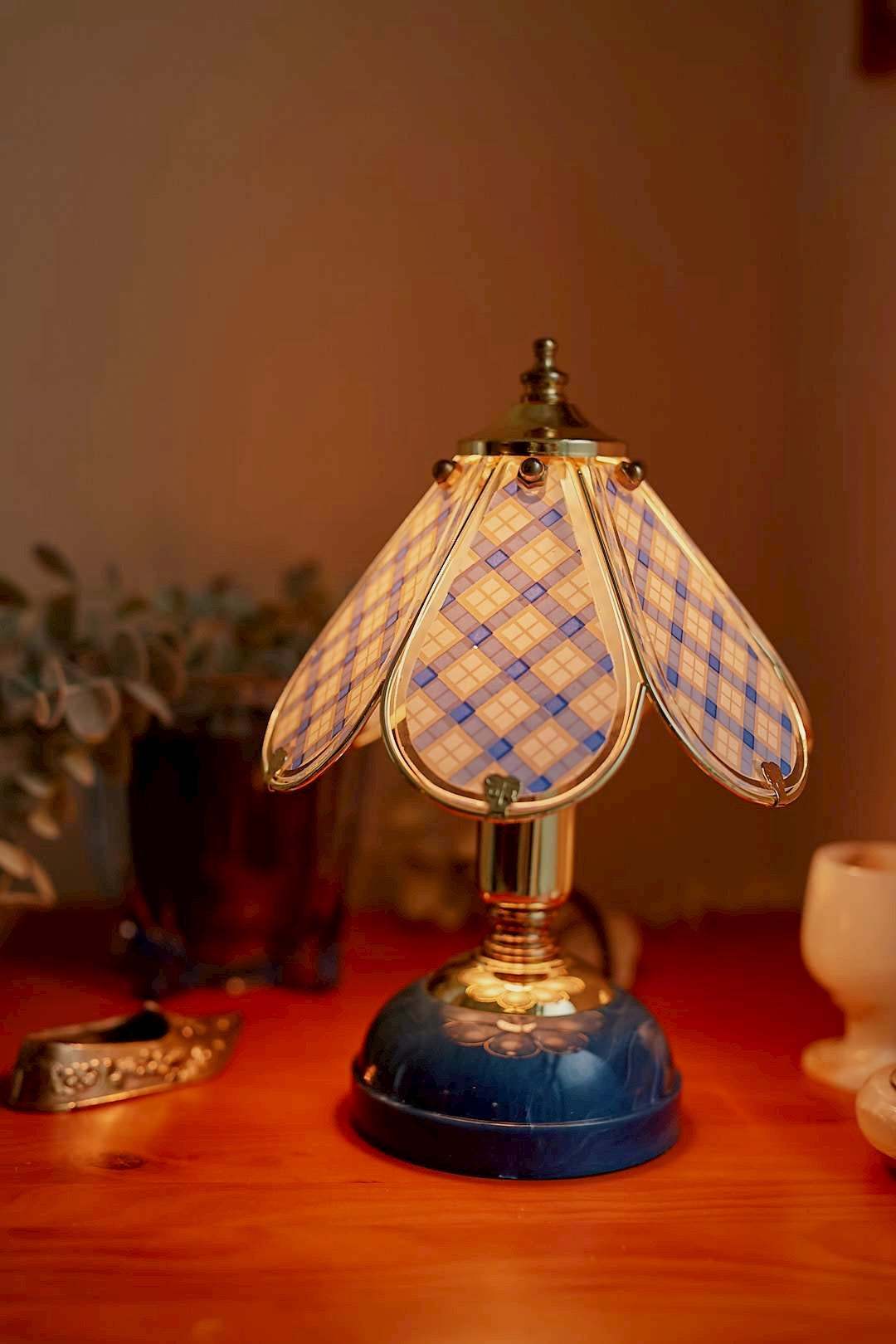 Blue check touch lamp