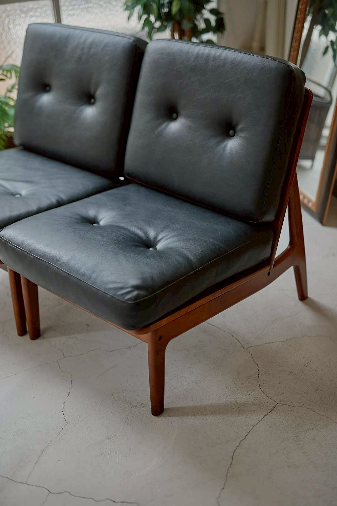 black  vintage 2Psofa