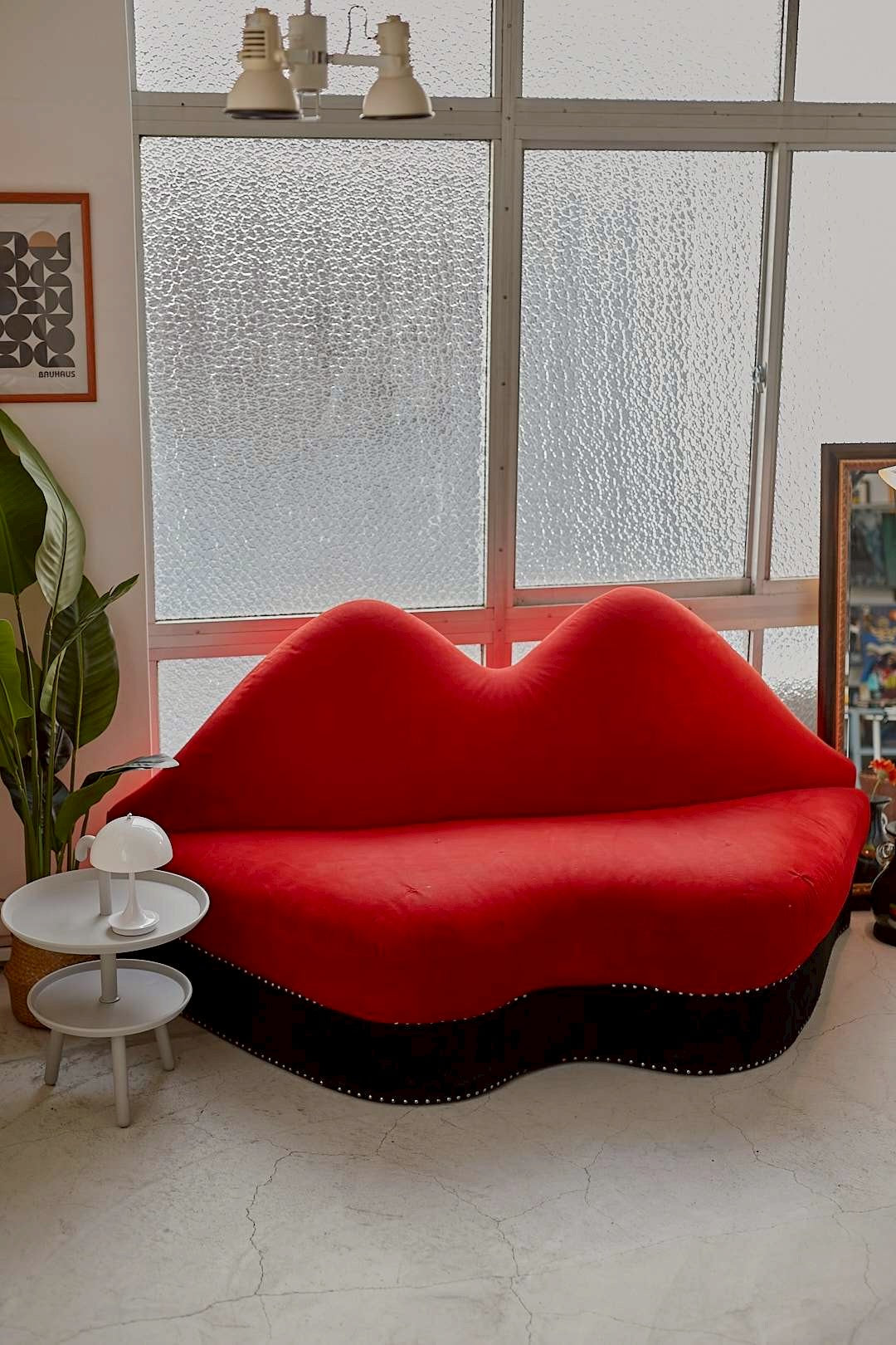 Lip Curve Sofa