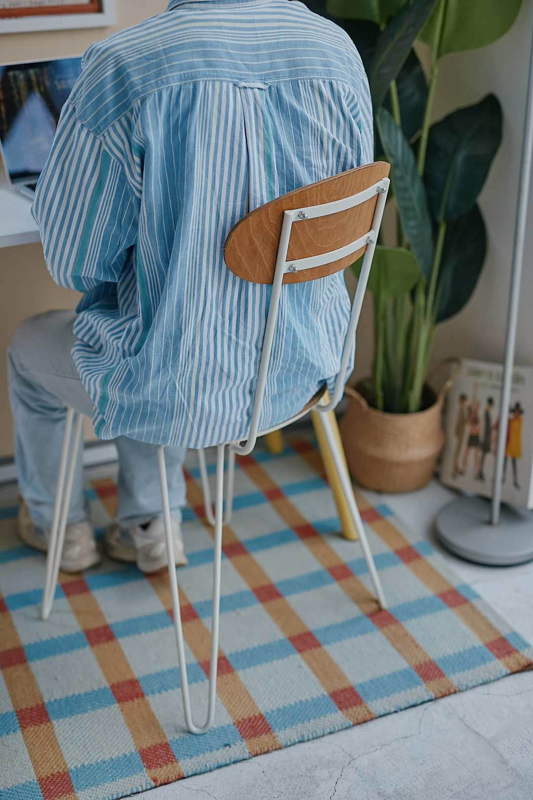 ホワイトスチールチェア