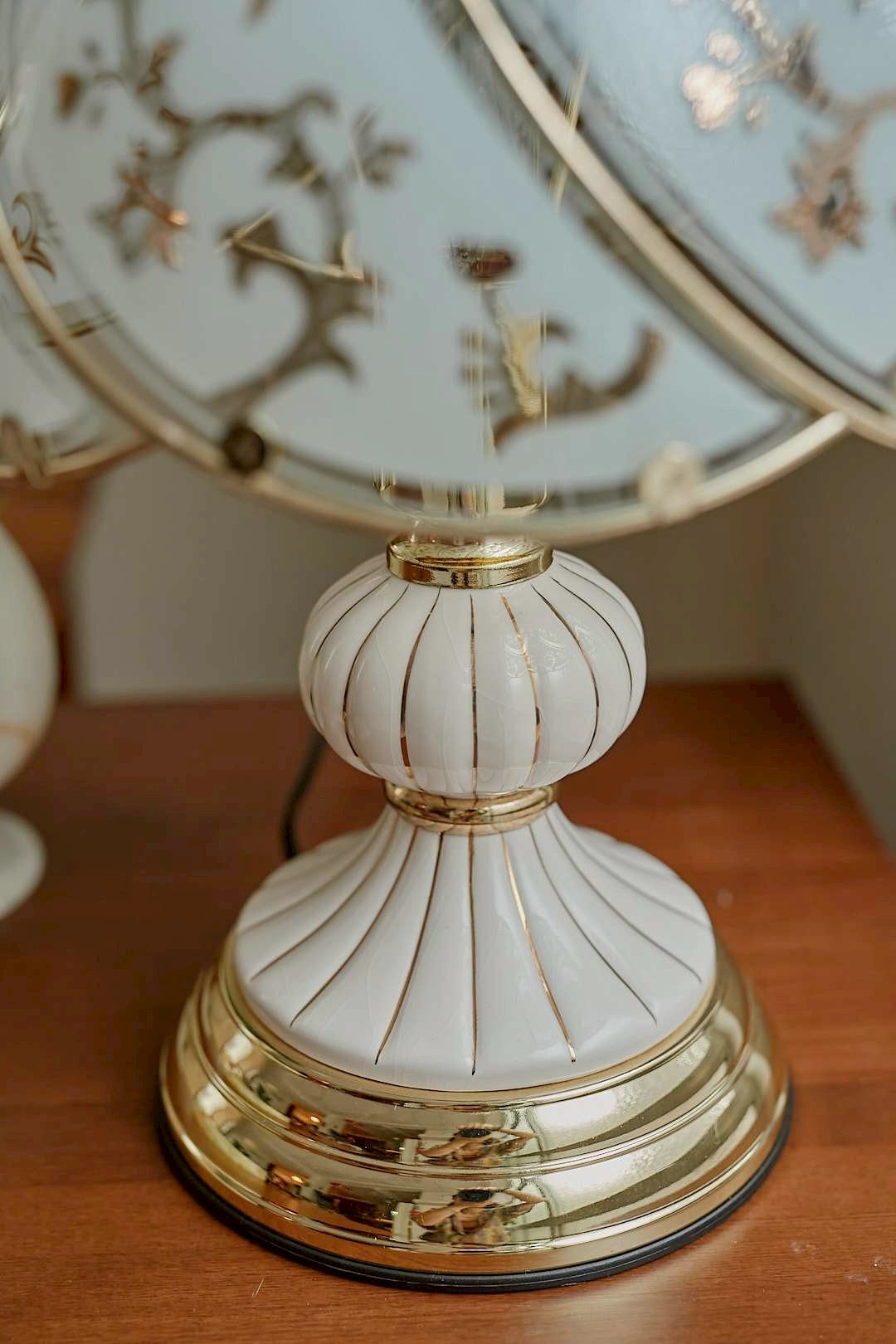 Botanical Shadow Lamp