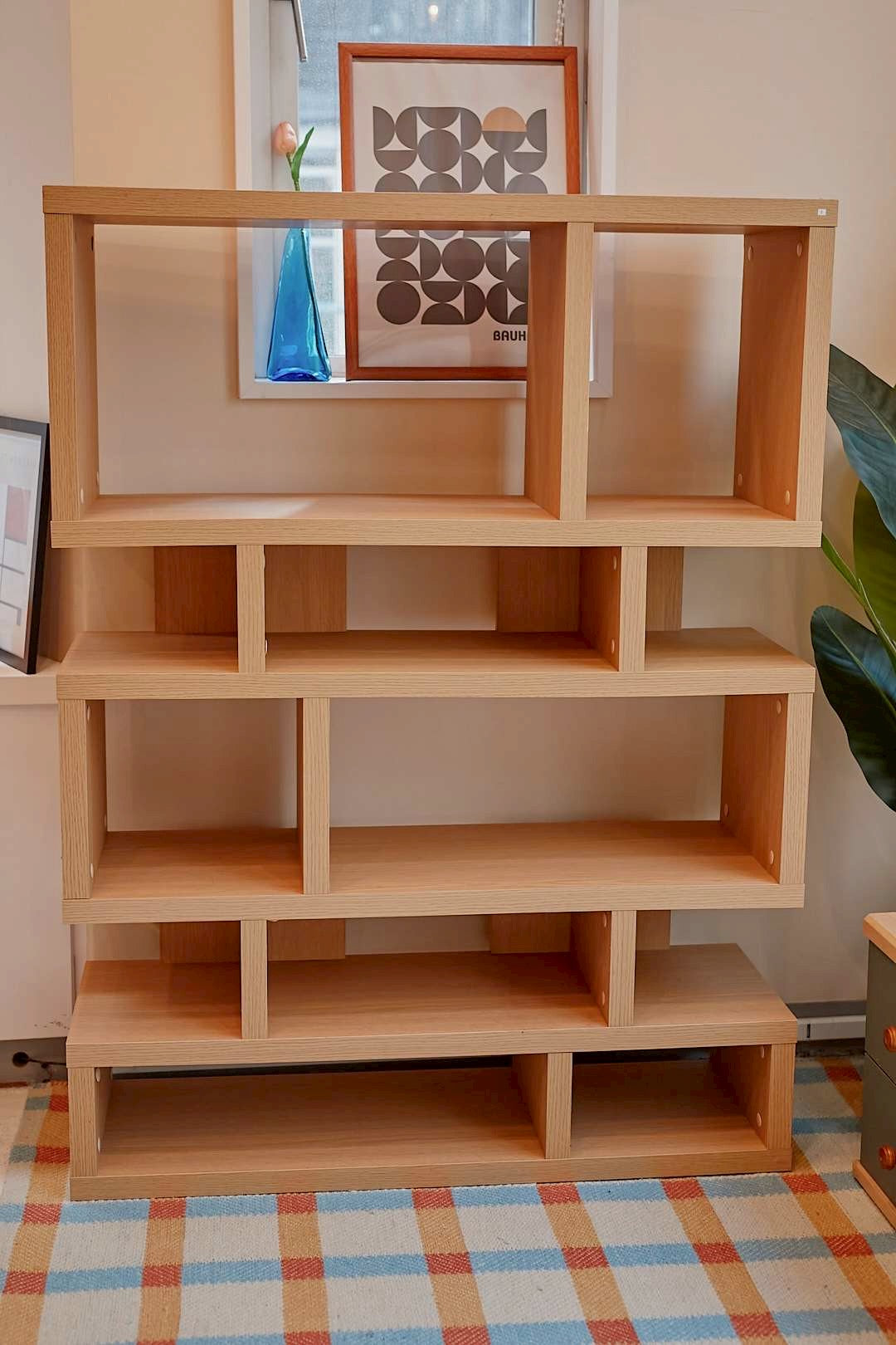 Step design open shelf