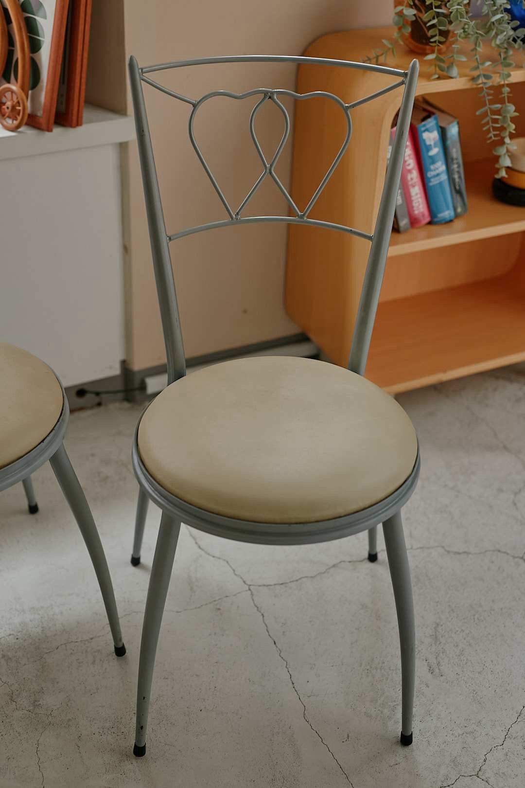 Heart Chair&Oval Glass Table Set
