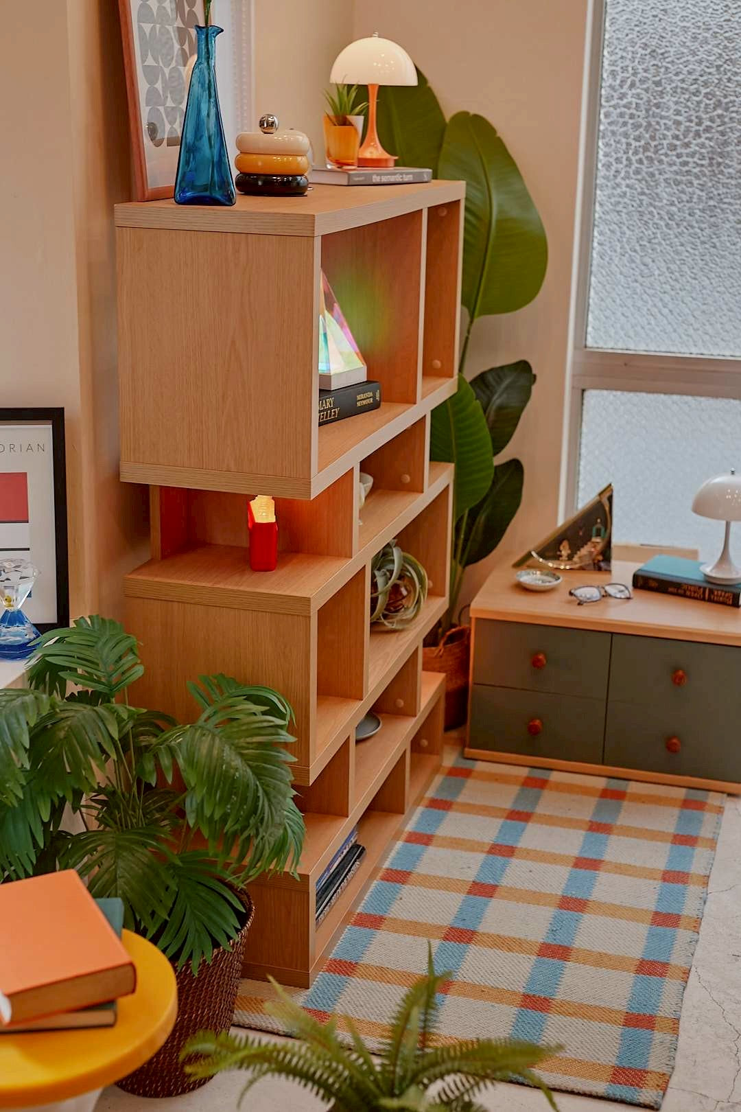 Step design open shelf