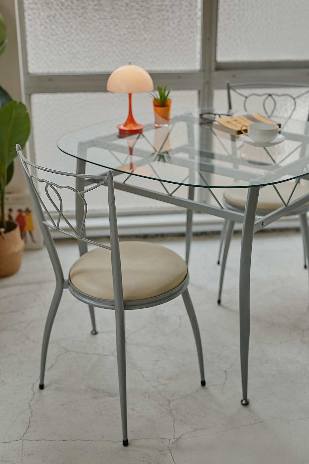 Heart Chair&Oval Glass Table Set